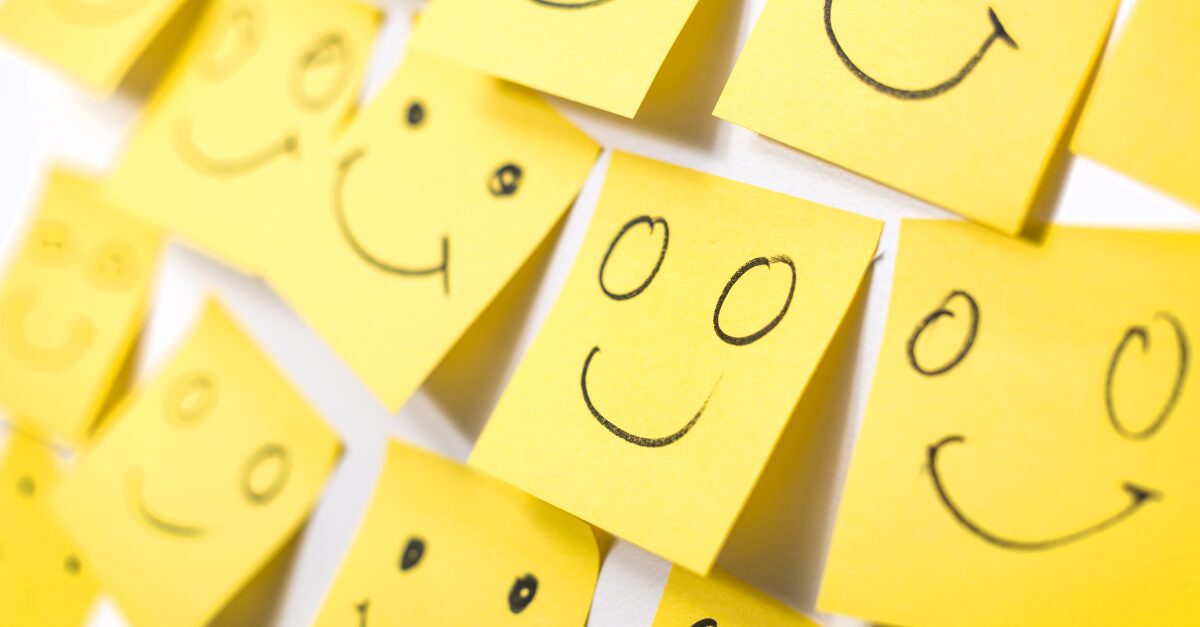 Hymiöt post-it lapuilla