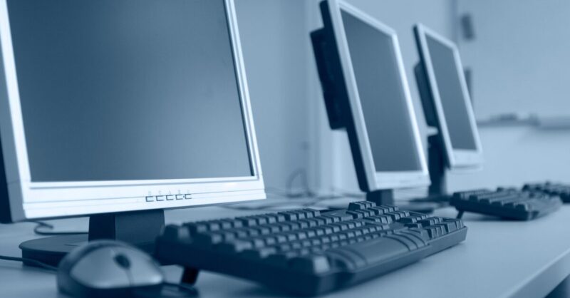 Tietokoneen näytöt ja näppäimistöt