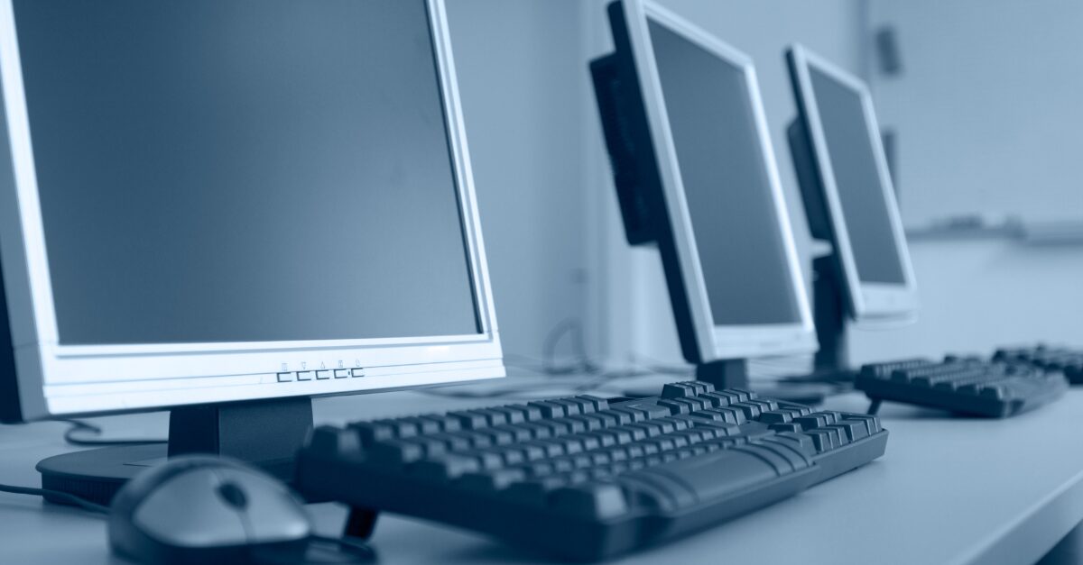 Tietokoneen näytöt ja näppäimistöt
